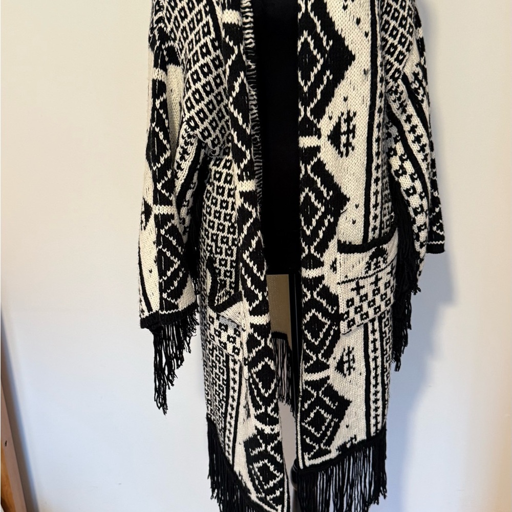 RIXO Black and White Patterned Cardigan